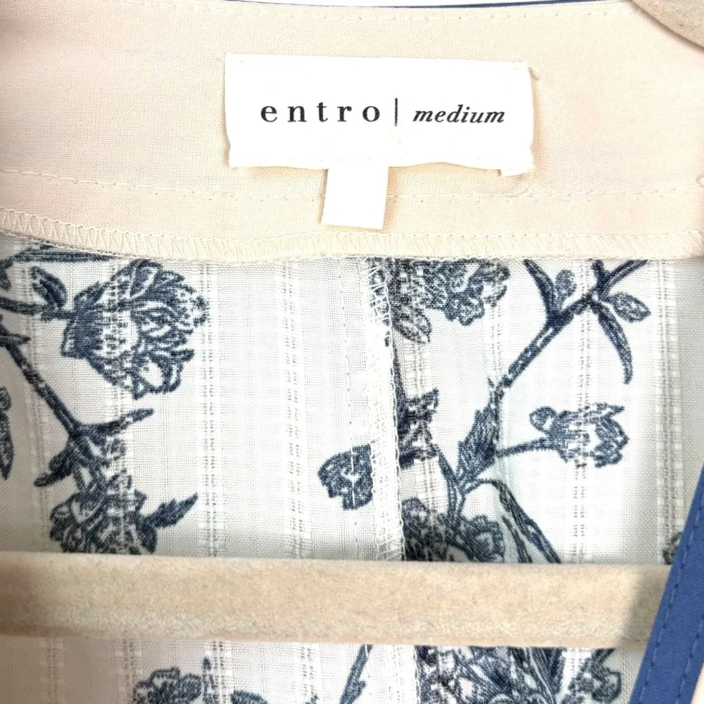 Entro Blue White Floral V-Neck Blouse Short Sleeve Dobby Top Medium Oversized - Picture 3 of 6